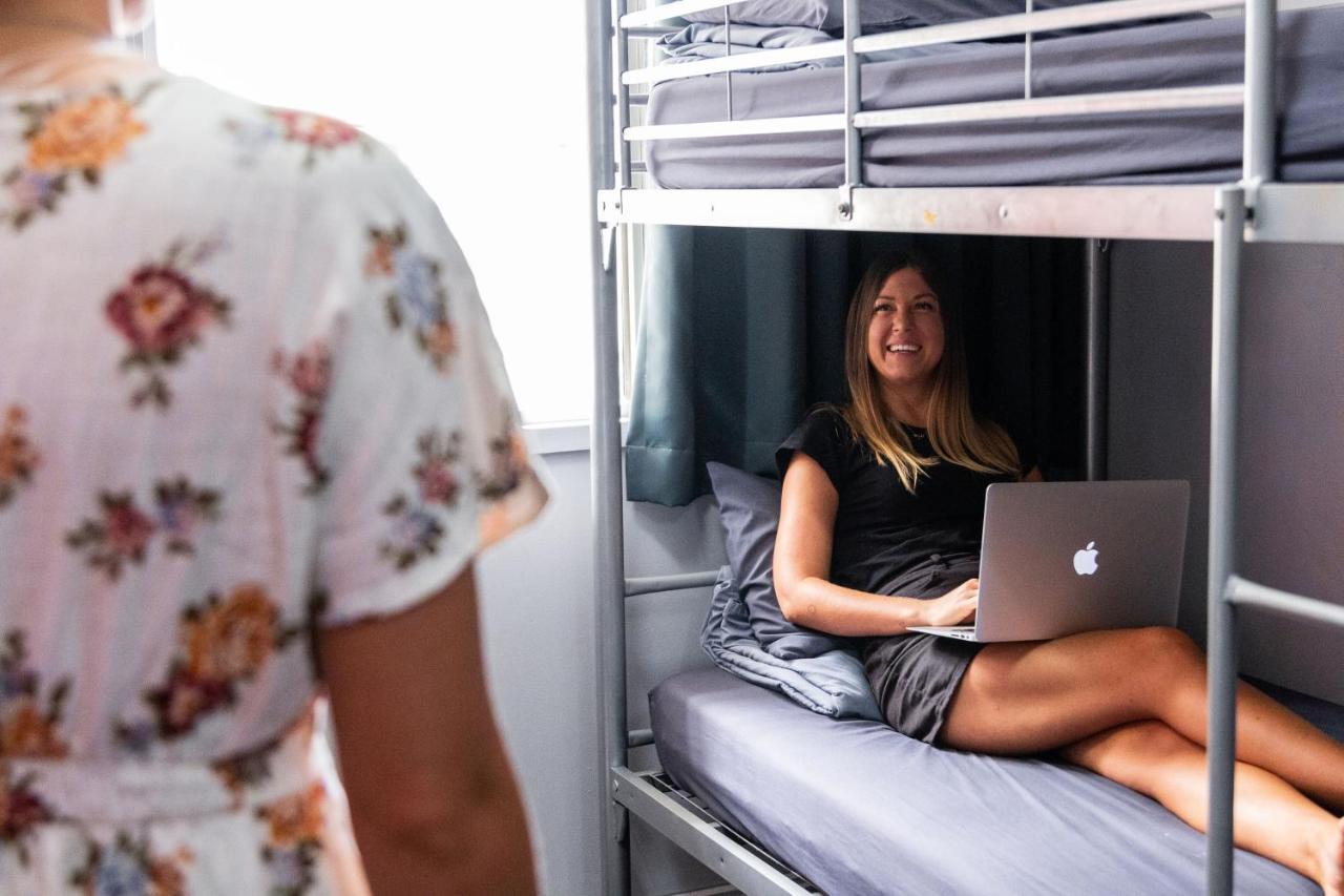 Mad Monkey Waterfront Hostel Cairns Ngoại thất bức ảnh