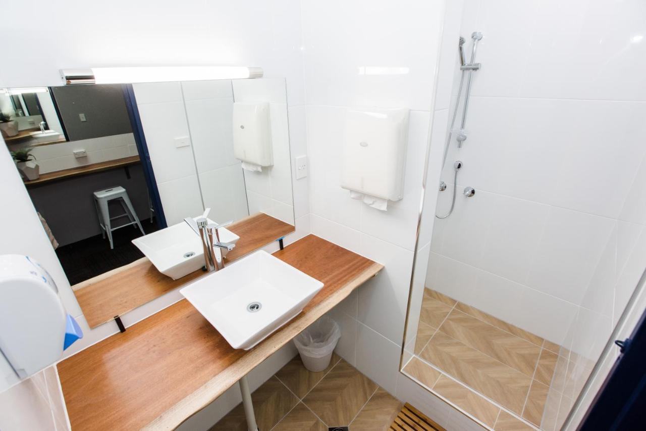 Mad Monkey Waterfront Hostel Cairns Ngoại thất bức ảnh