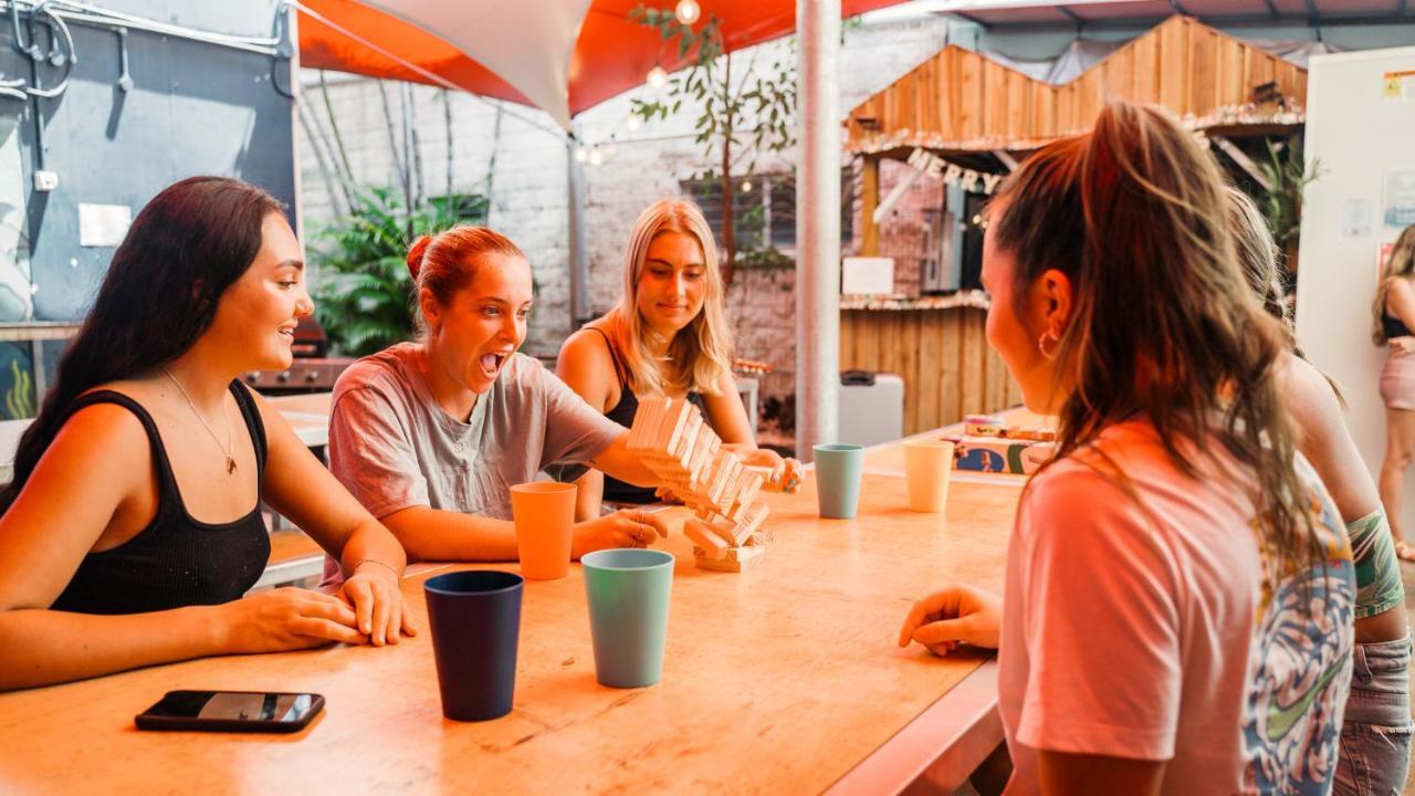 Mad Monkey Waterfront Hostel Cairns Ngoại thất bức ảnh