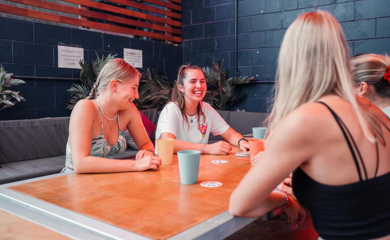 Mad Monkey Waterfront Hostel Cairns Ngoại thất bức ảnh