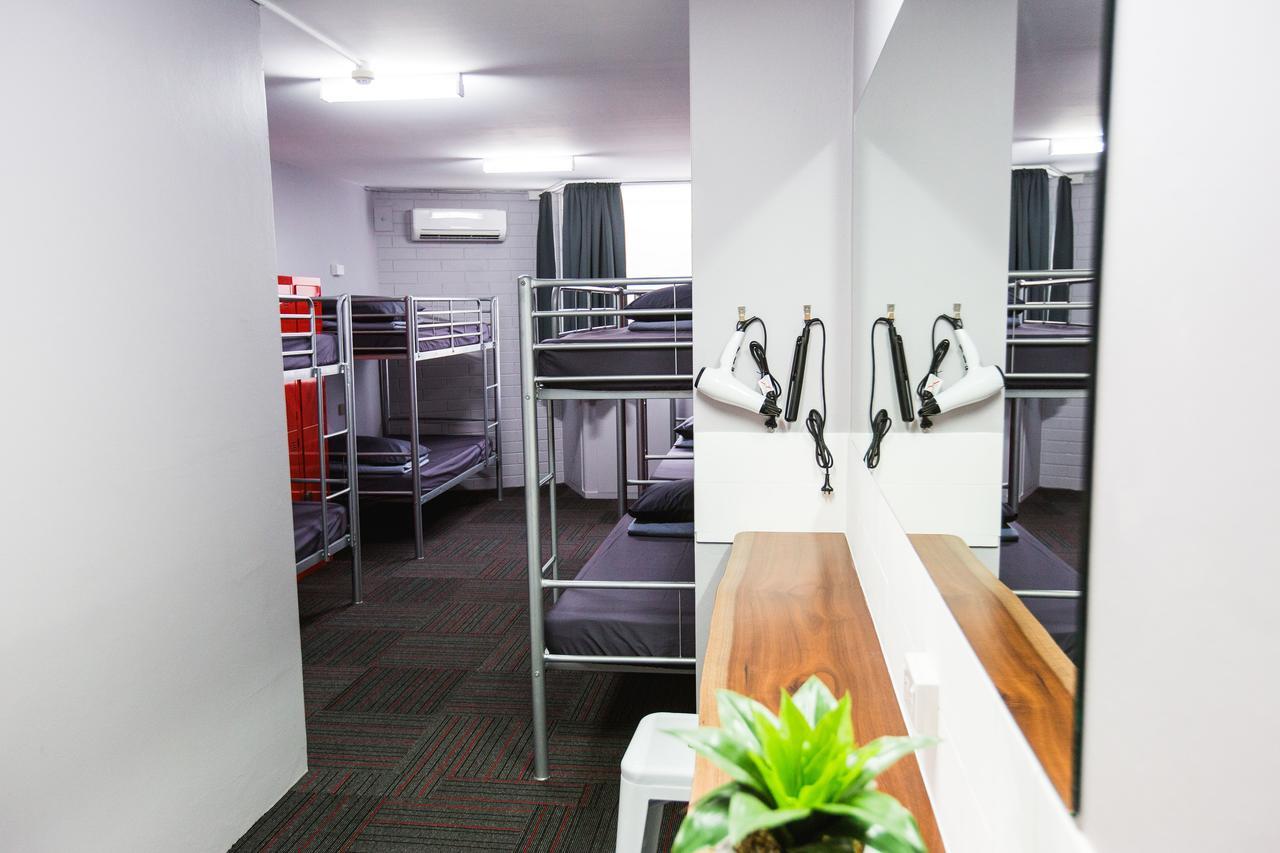Mad Monkey Waterfront Hostel Cairns Ngoại thất bức ảnh