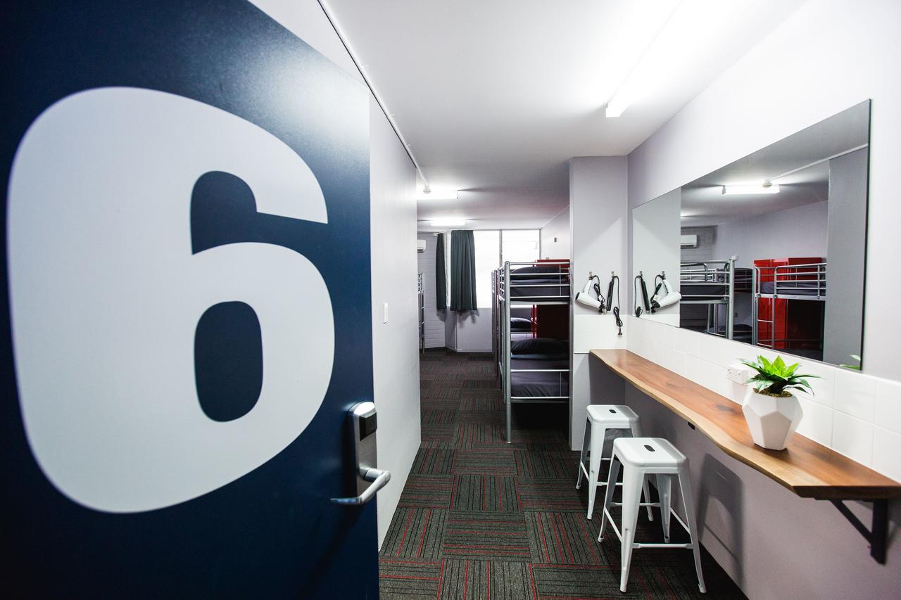 Mad Monkey Waterfront Hostel Cairns Ngoại thất bức ảnh