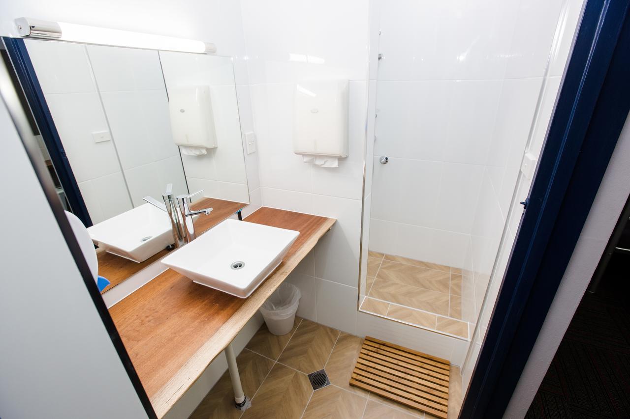 Mad Monkey Waterfront Hostel Cairns Ngoại thất bức ảnh