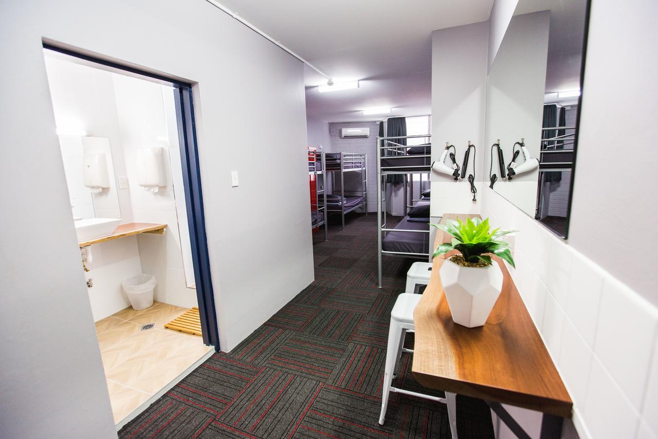Mad Monkey Waterfront Hostel Cairns Ngoại thất bức ảnh