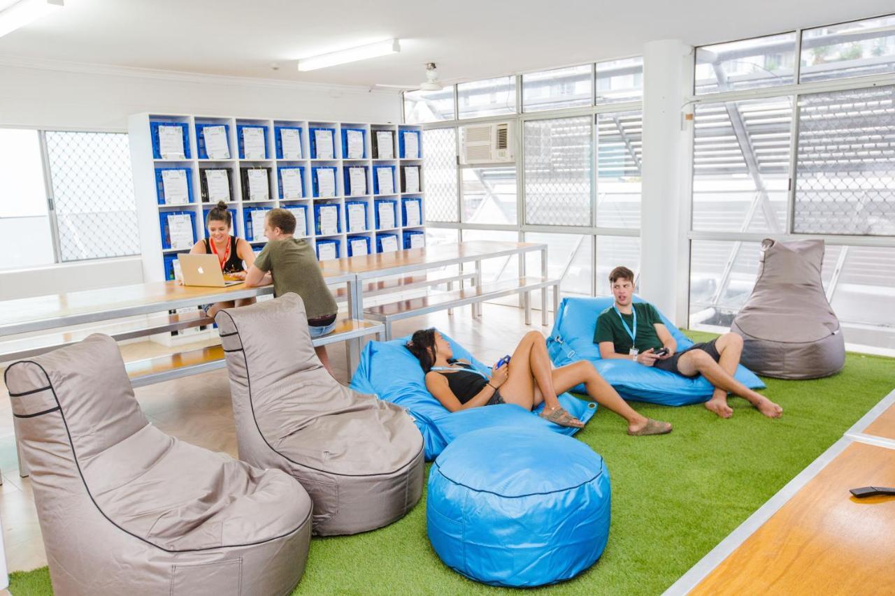 Mad Monkey Waterfront Hostel Cairns Ngoại thất bức ảnh