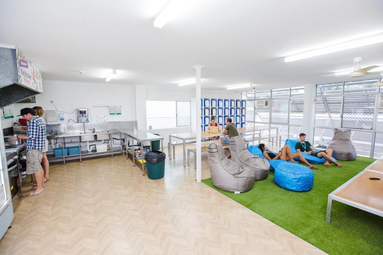 Mad Monkey Waterfront Hostel Cairns Ngoại thất bức ảnh